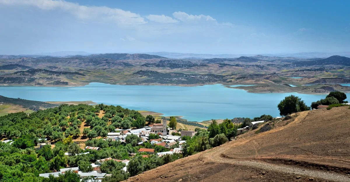 Breathtaking view of Taounate's hills and lake in Fès-Meknès, Morocco.